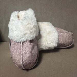 Sz 7 Womens Slippers